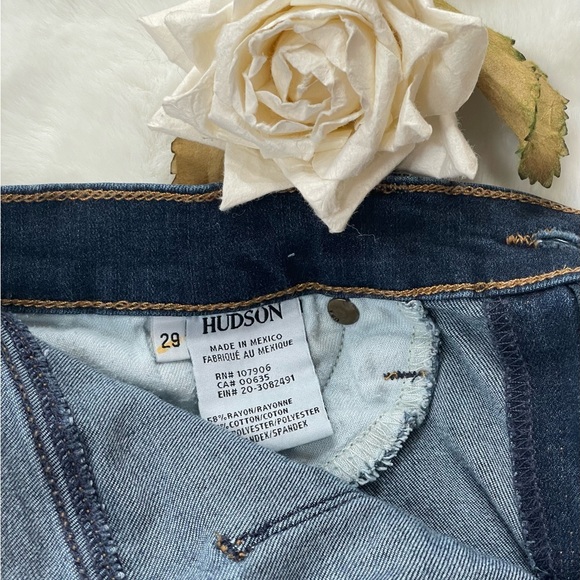 Hudson Women’s Jeans Medium wash. Jeans have stretch! Good Shape. Size 29 - Picture 5 of 5